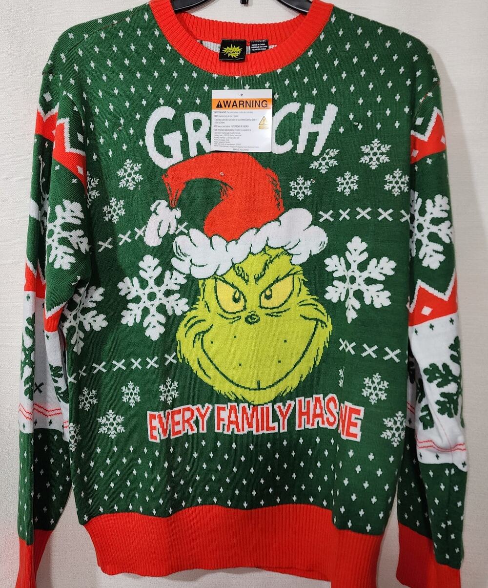 The Grinch''Every Family has one'' sweater men's Medium Light-up